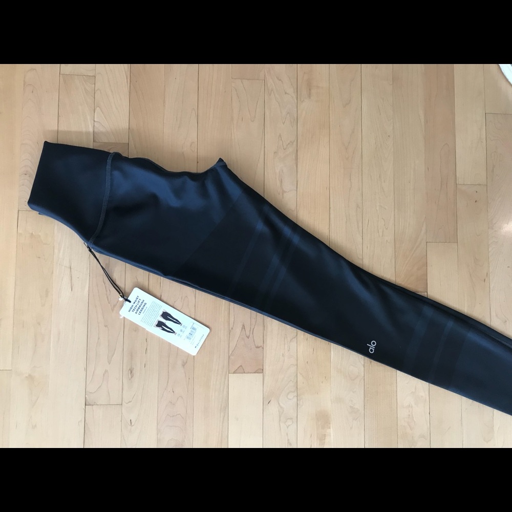 SOLD OUT Alo High-Waist Tech Lift Airbrush Legging - Picture 4 of 5